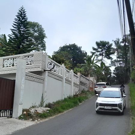 Villa Bravira Cisarua Exterior photo